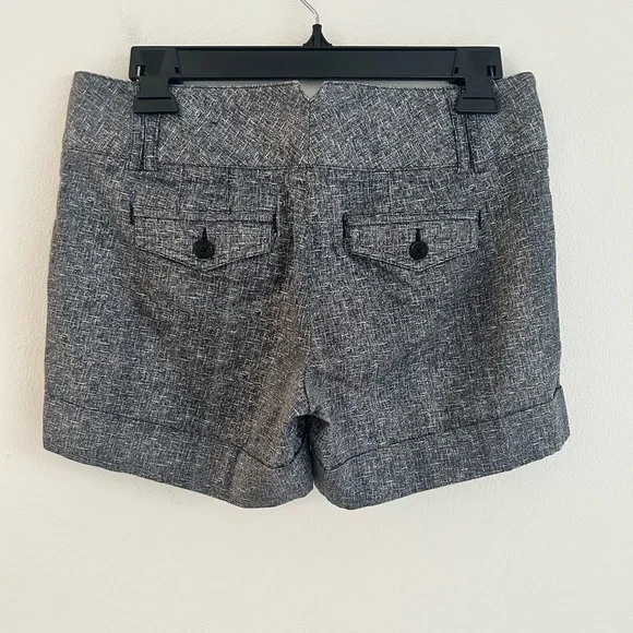 Express Black White Textured Cuffed Dress Shorts Size 6 - Picture 2 of 9